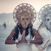 Boda futurista en el Festival Burning Man