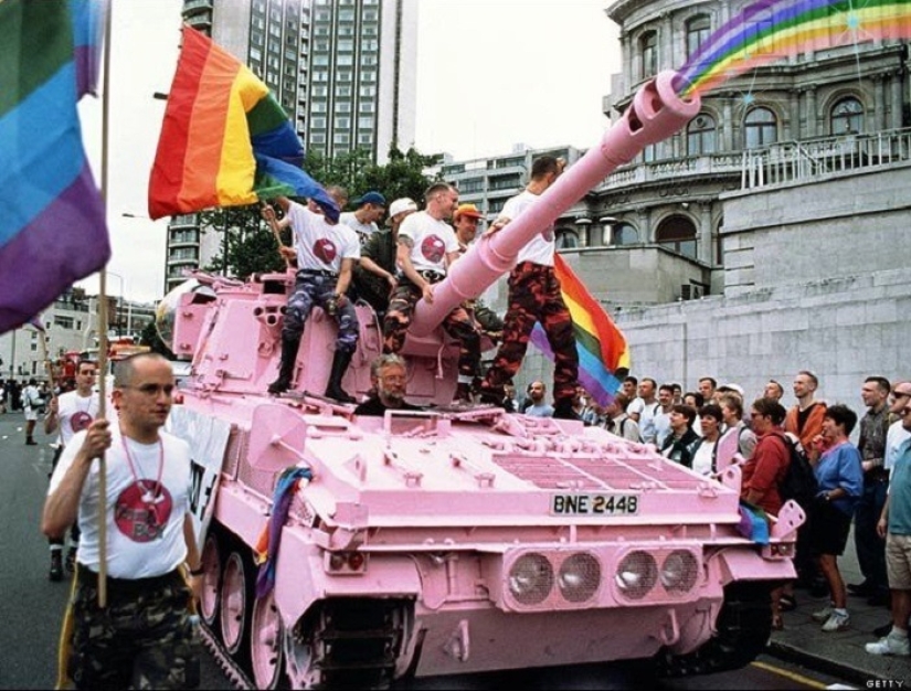 Bomba gay y otros proyectos militares más absurdos