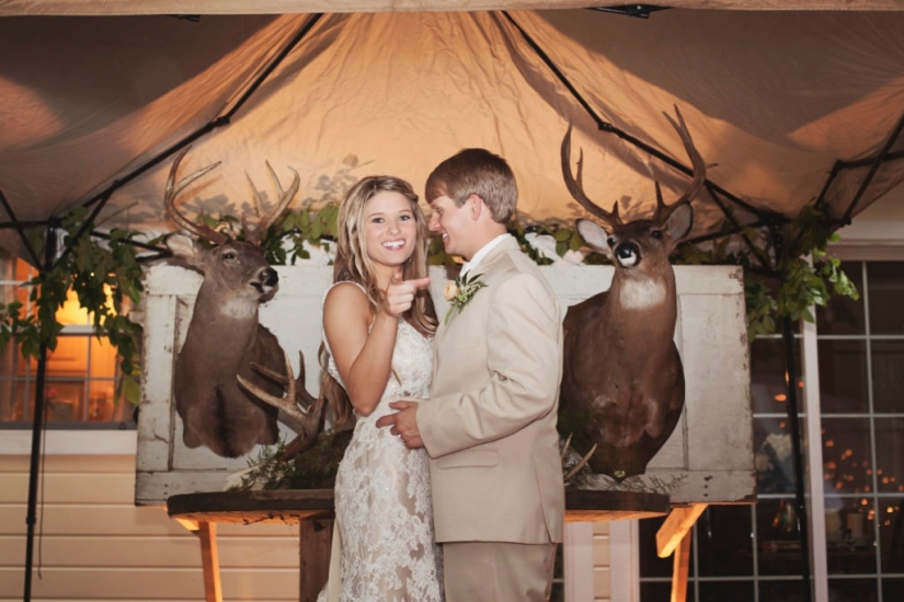 Bombardeo de negatividad: los recién casados fueron criticados por una boda al estilo de la caza