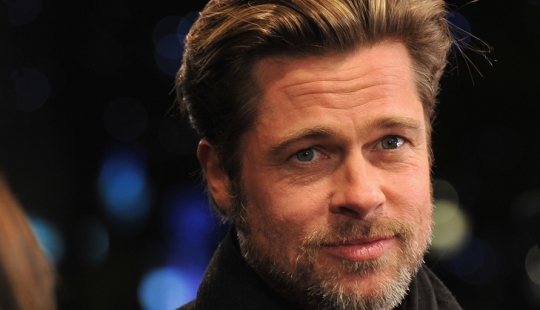 Brad Pitt ha encontrado un reemplazo para Angelina Jolie, y ella es una sanadora espiritual