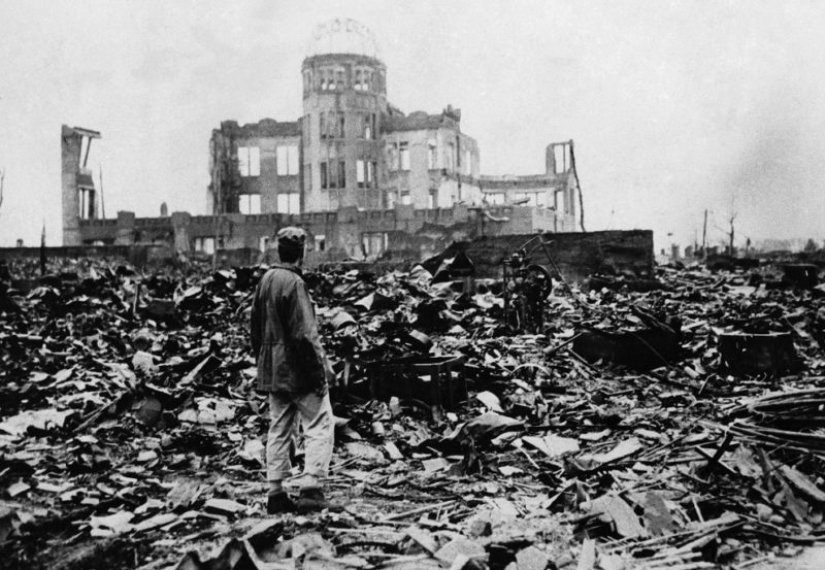 Brighter than a thousand suns: 20 scary shots in memory of the nuclear explosion in Hiroshima