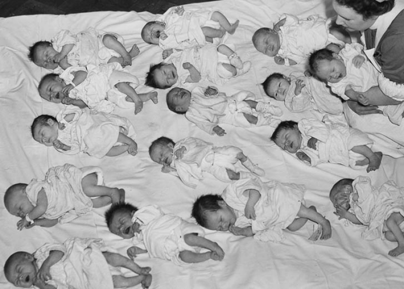 Broke through: historical pictures of the baby boom in the USA