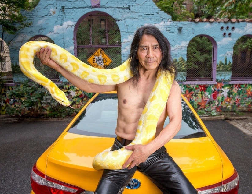 Brutal and anti-glamour: "hot" taxi drivers of New York again starred for the annual fun calendar