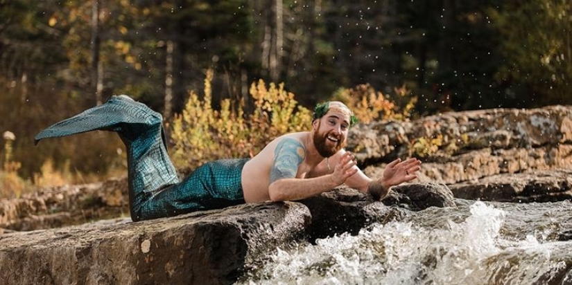 Brutal bearded men starred for the "brodoir" calendar in only mermaid tails