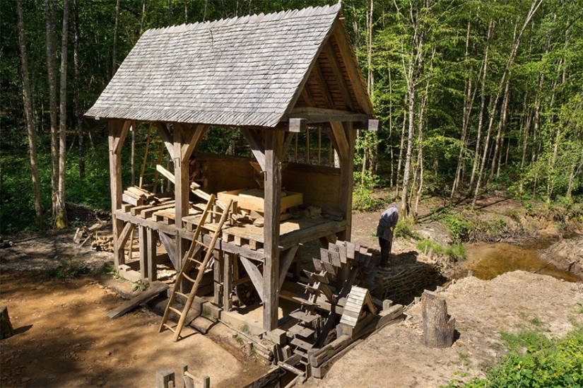 Caballos, tortillas y ni un solo cortador de paja: los franceses están construyendo un castillo con las tecnologías del siglo XII