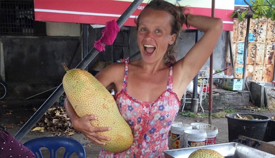 Cambios drásticos en la vida de una mujer polaca que solo come fruta durante 3 años y no se cepilla los dientes durante 2 años