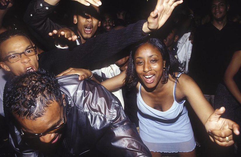Careless night life of the British in the 80-90‑ies of the lens in the club photographer Adam Friedman