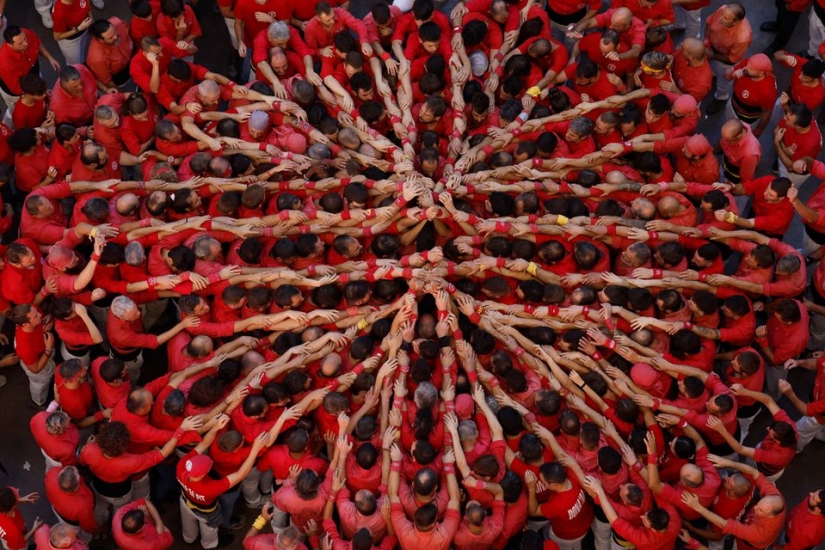 Catalans compete to build the biggest human towers in Spain