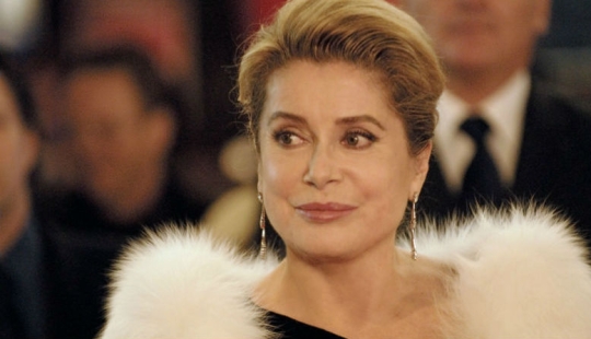 Catherine Deneuve apoyó el derecho de los hombres a "abusar" de las mujeres