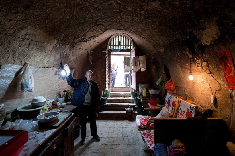 Cavemen: Why thousands of Chinese still live in dungeons