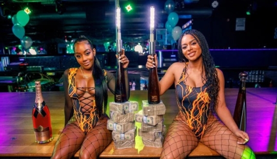 Cóctel de tentación: revelaciones de las camareras de los clubes de striptease de Nueva York Cóctel de tentación: revelaciones de las camareras de los clubes de striptease de Nueva York