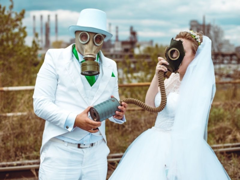 Celebración severa: una pareja de Chelyabinsk organizó una sesión de fotos de boda con máscaras antigás