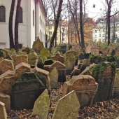 Cementerio Judío de varias capas en Praga