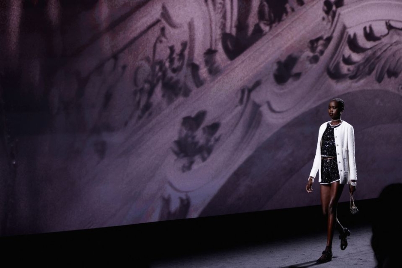 Chanel evokes cinematic glamour at Paris Fashion Week