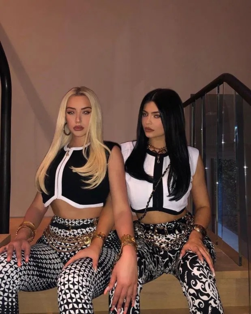 Chanterelle sisters: Kylie Jenner and Stacey love to take hot photos in the same clothes
