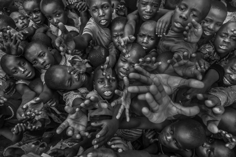 "Charming Faces": the best portraits from the Siena International Photo Awards 2017