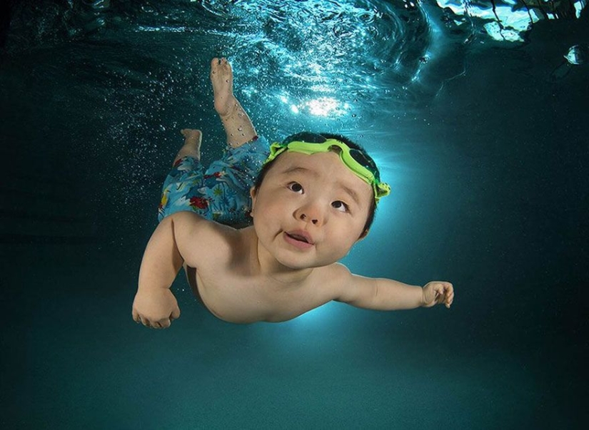 Charming photo project — kids under water