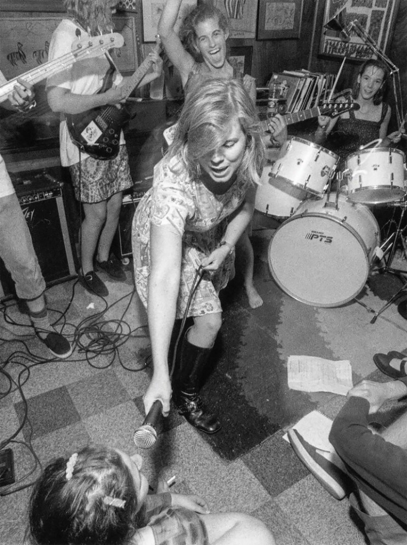 "Chicas atípicas": representantes del movimiento punk de los años 70 a los 90
