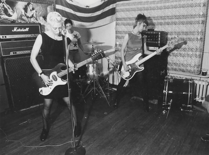 "Chicas atípicas": representantes del movimiento punk de los años 70 a los 90