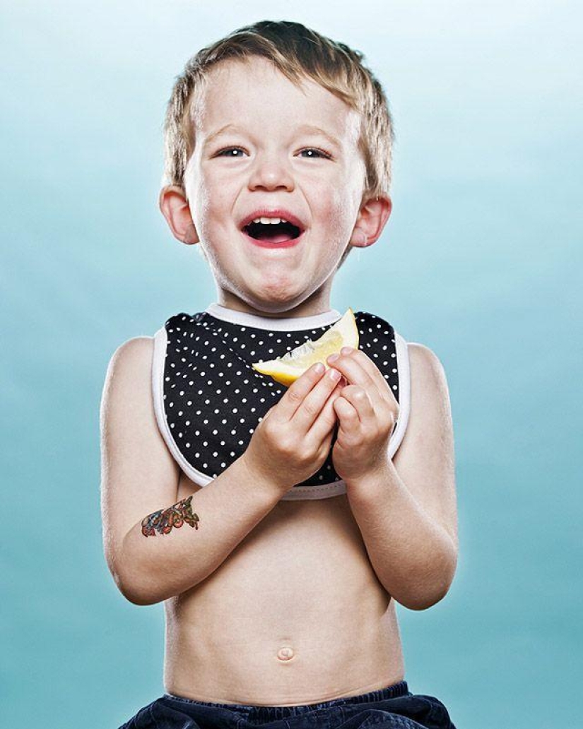 Children and lemon – the first meeting in a fun photo project