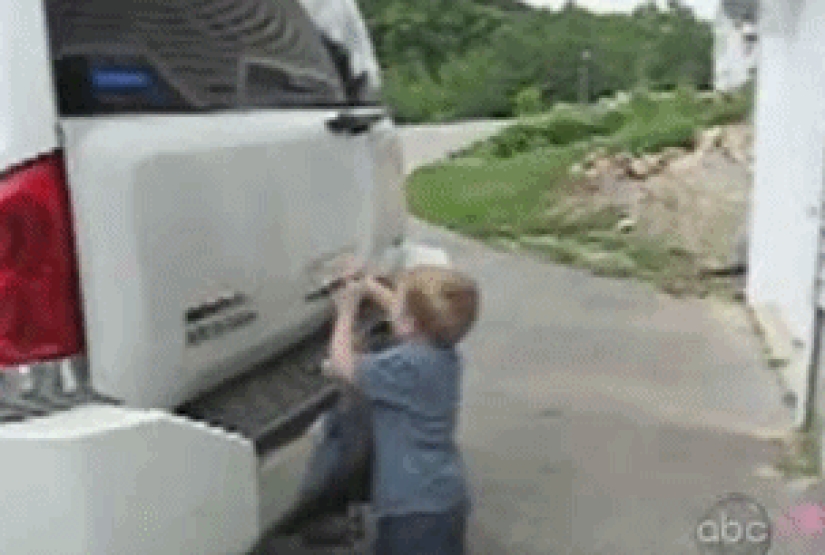 Children are such children: GIFs that will definitely make you smile