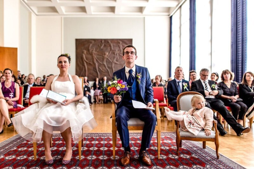 Children at the wedding: 22 funny pictures from the best wedding photographers