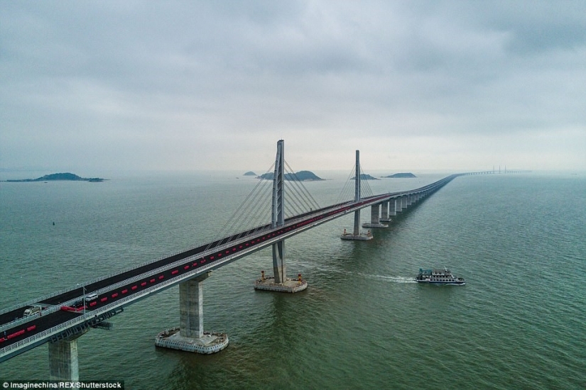 ​China has built the world's longest sea bridge