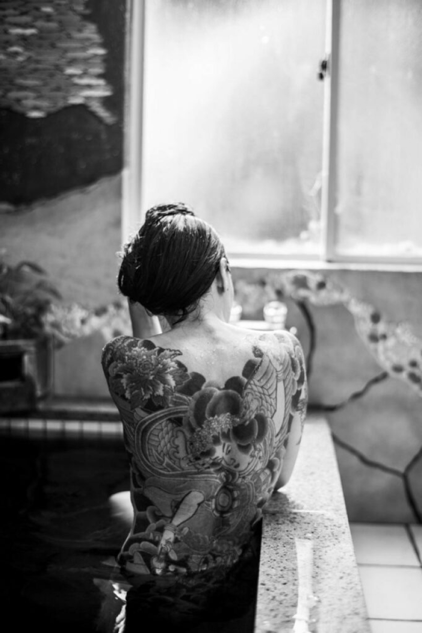 Chloe Jaffe and her intimate photos of yakuza women