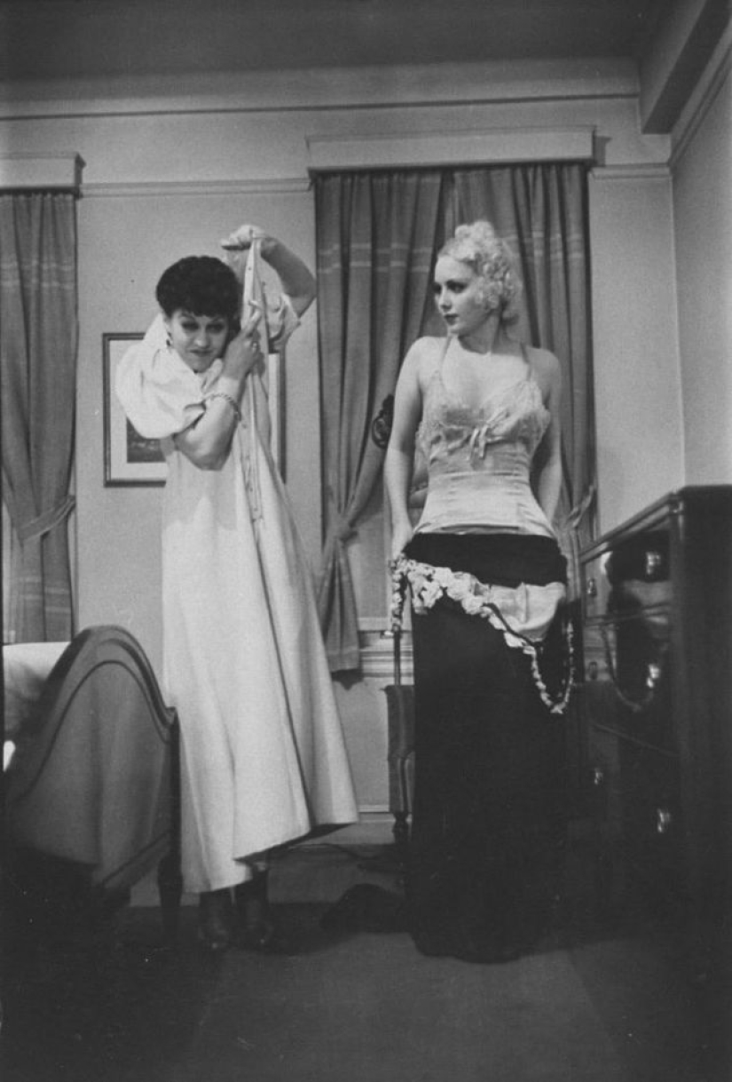 Cómo desnudarse delante de su marido: una guía de 1937 que será útil para las mujeres modernas