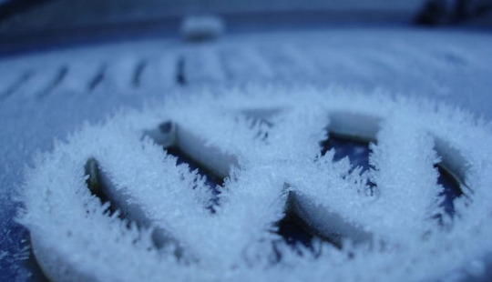 Cómo el invierno convierte los coches en obras de arte