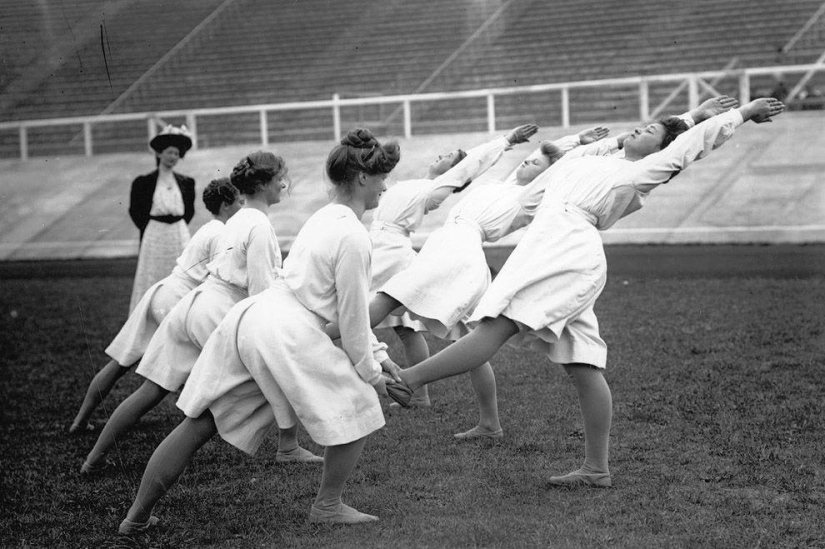 Cómo era el yoga en el siglo pasado: curiosas fotos antiguas