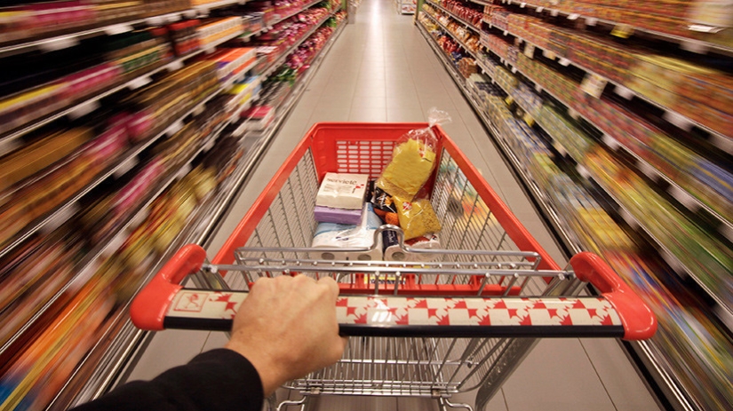 Cómo nos engañan los cajeros en los supermercados: mitos y realidad