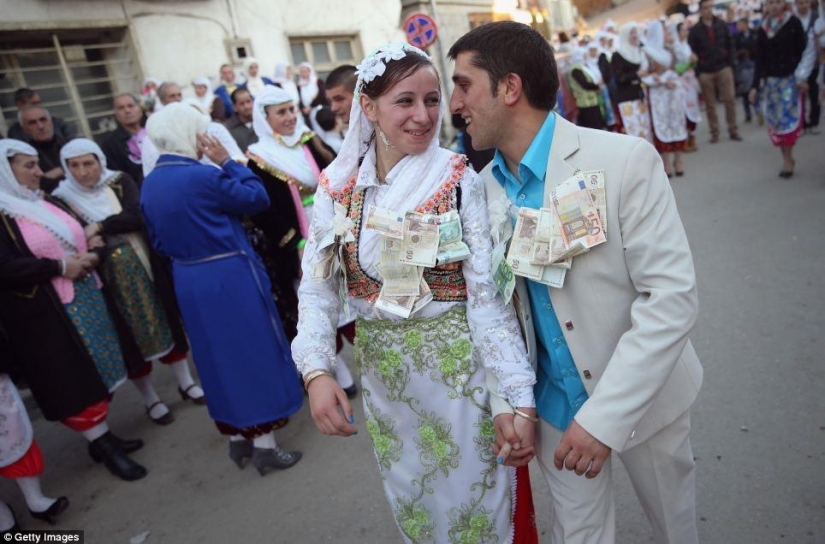 Cómo son las bodas de los montañeros musulmanes búlgaros