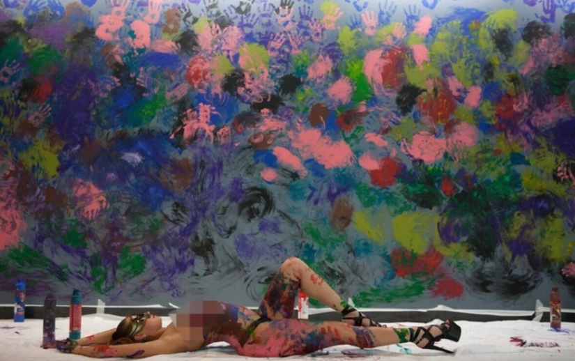 Cómo un artista de Kazán pinta cuadros con chicas