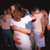 Cómo un fotógrafo irlandés buscaba el amor en los clubes nocturnos de la década de 1980