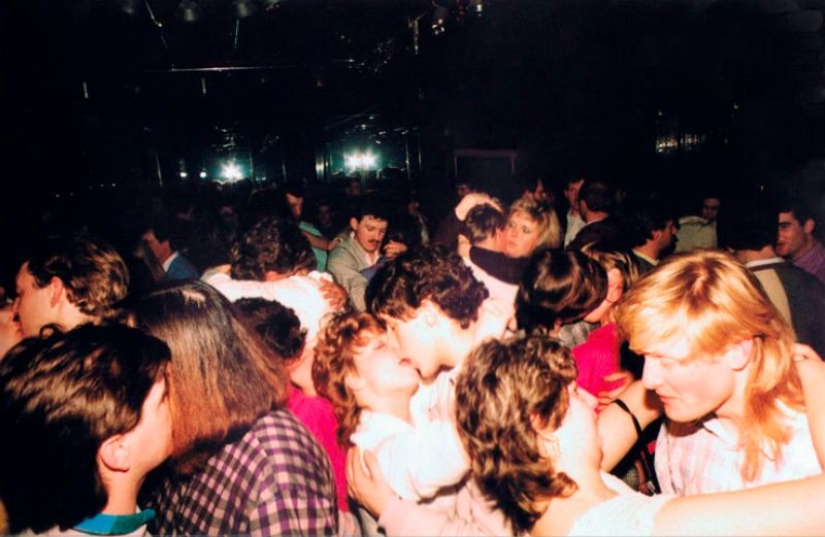 Cómo un fotógrafo irlandés buscaba el amor en los clubes nocturnos de la década de 1980