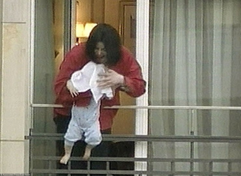 Cómo vive ahora el príncipe II Jackson, el hijo del rey de la música pop, a quien casi se le cae del balcón