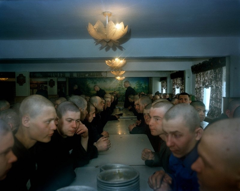Cómo viven los prisioneros jóvenes en las colonias siberianas