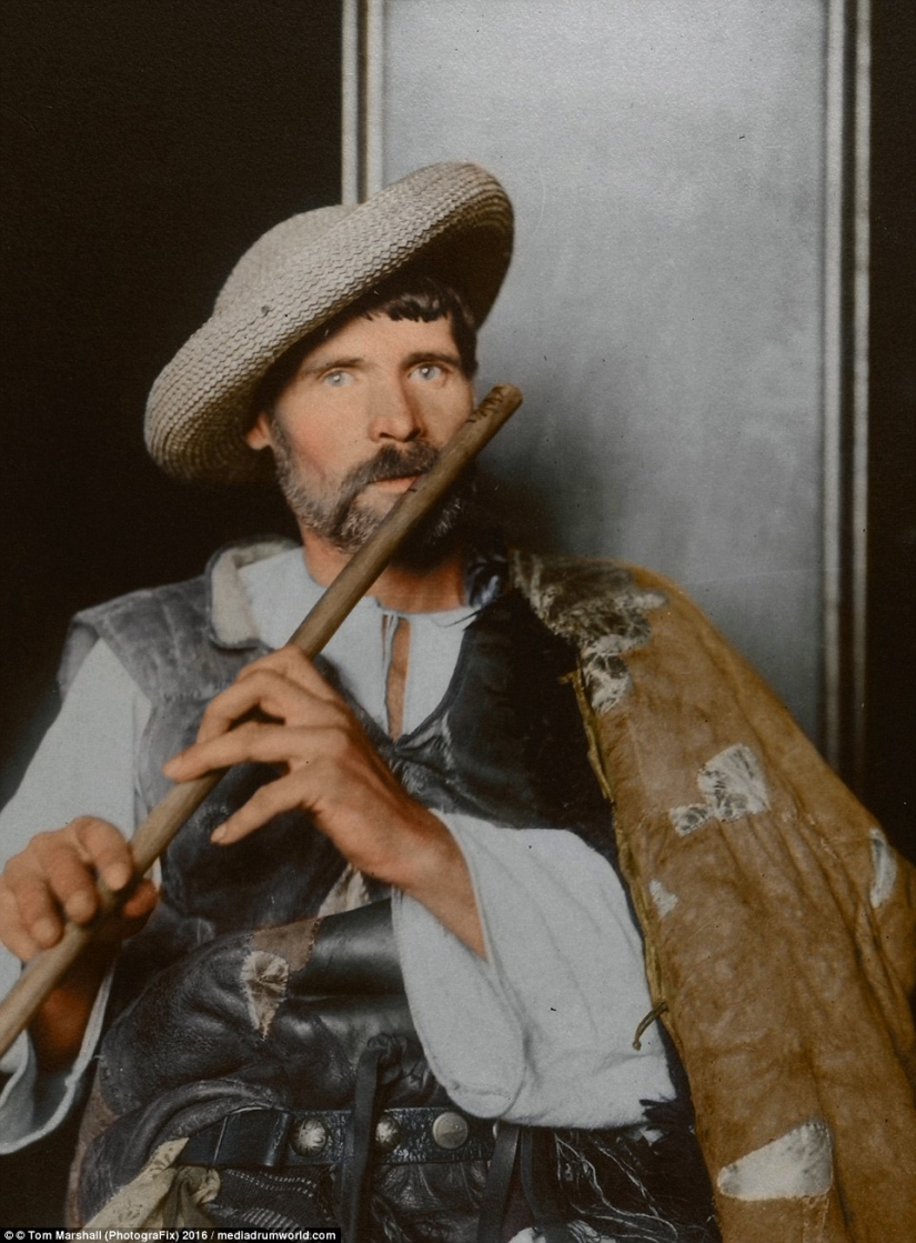 Color centennial photographs of immigrants who arrived in the United States reveal the contrast of cultures