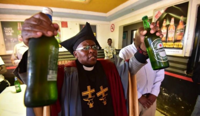 Comer, orar, beber: se ha abierto una iglesia en Sudáfrica donde es necesario beber durante el servicio