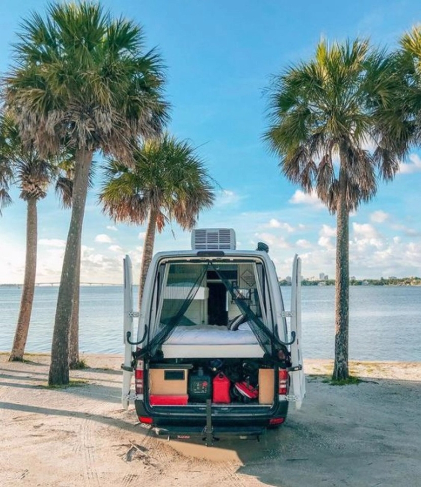 Comfort in exchange for experience: the couple from Florida sold everything and went traveling on the van