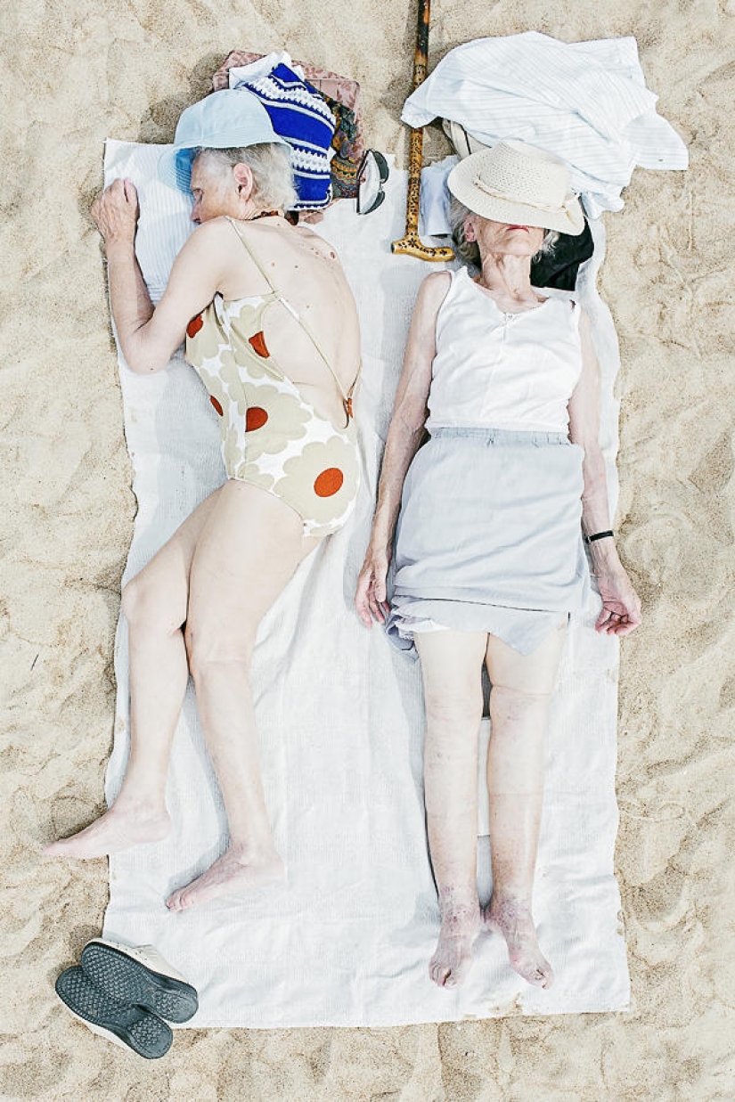 Comfort zone: ordinary holiday-makers in the lens of Tadao Cern
