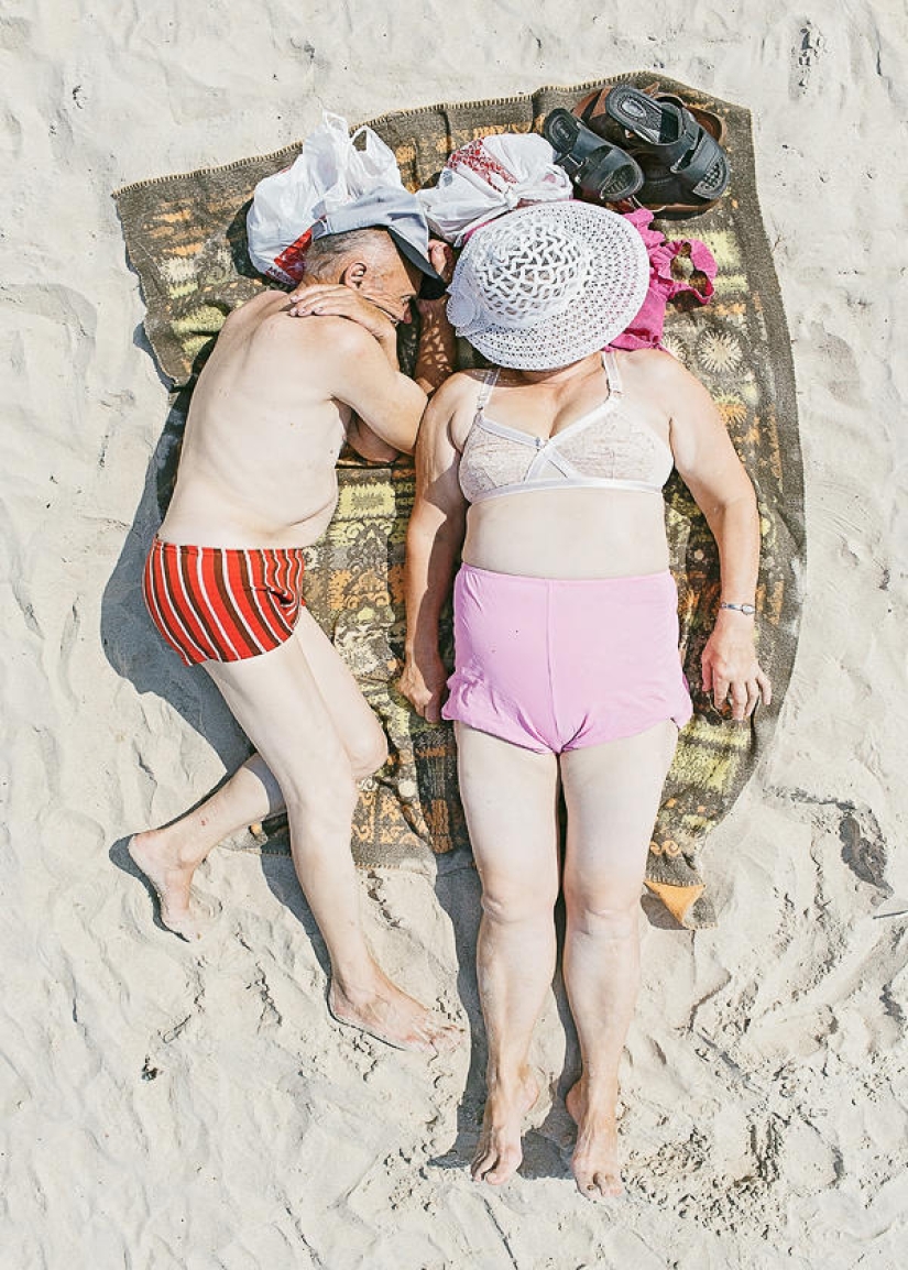 Comfort zone: ordinary holiday-makers in the lens of Tadao Cern