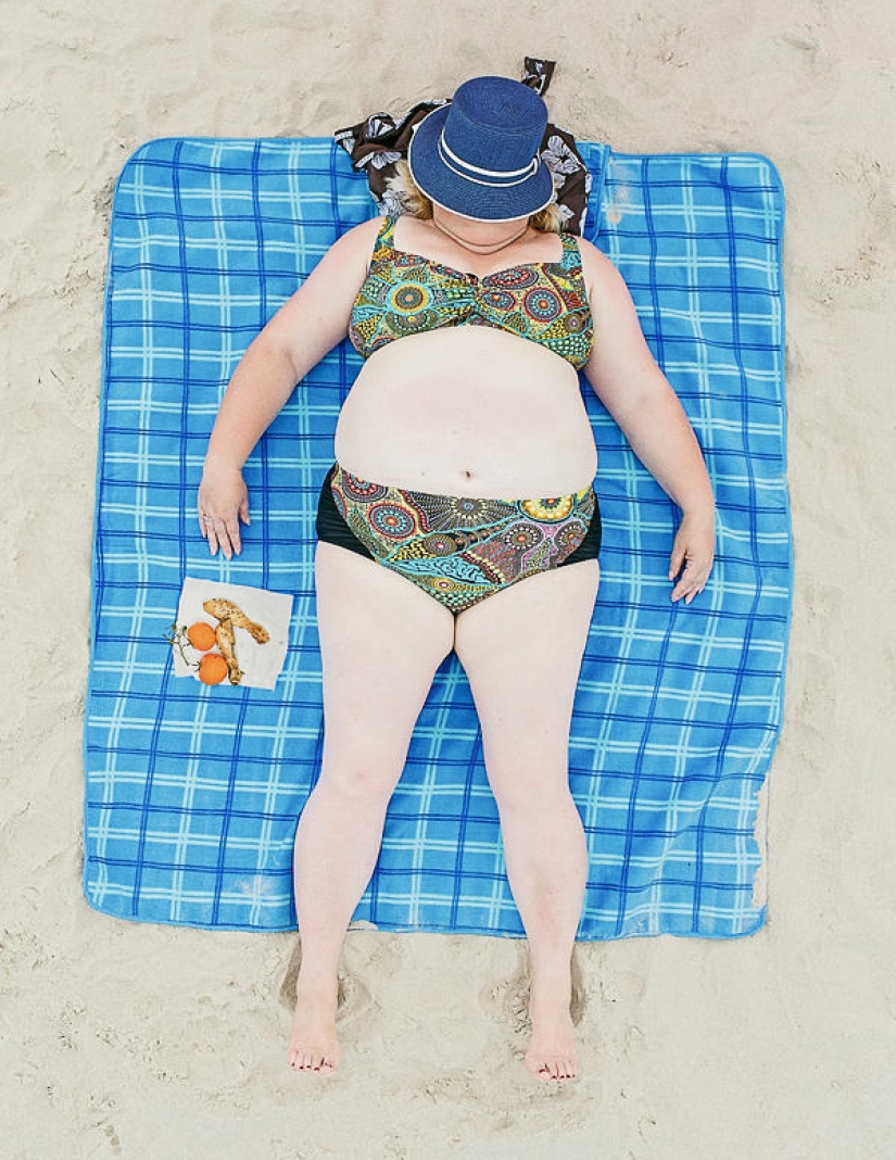Comfort zone: ordinary holiday-makers in the lens of Tadao Cern
