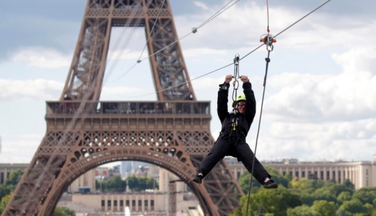 Con una brisa: en París, puede montar en tirolesa desde la Torre Eiffel