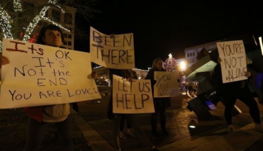 Concerned passers-by saved a man from suicide with songs and posters