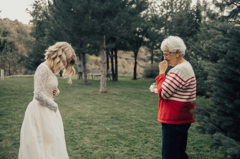 Conmovida hasta las lágrimas: la nieta se puso el vestido de su abuela para la boda, que tiene más de medio siglo