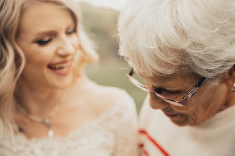 Conmovida hasta las lágrimas: la nieta se puso el vestido de su abuela para la boda, que tiene más de medio siglo
