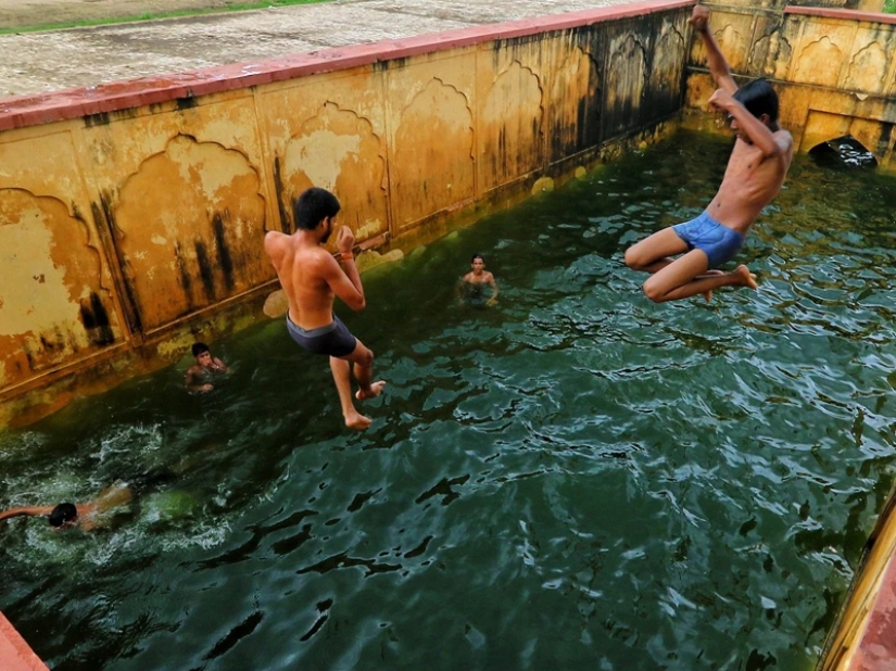 Contrast India: real everyday life of the country