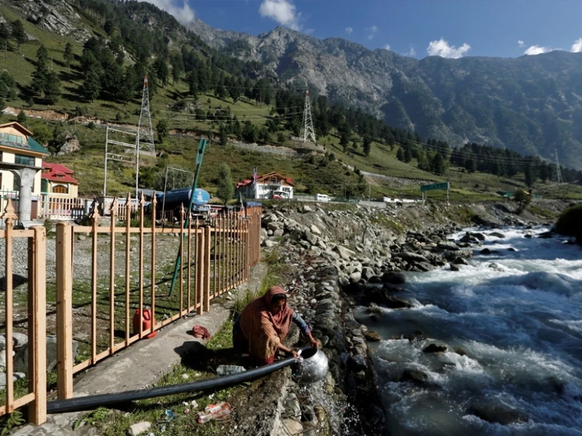 Contrast India: real everyday life of the country